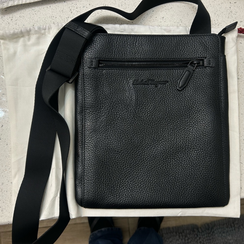 Salvatore Ferragamo Firenze Men's Leather Shoulder Bag, Black, One Size, Black -